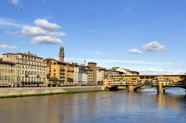 Floransa, İtalya 'daki Ponte vecchio Köprüsü manzarası