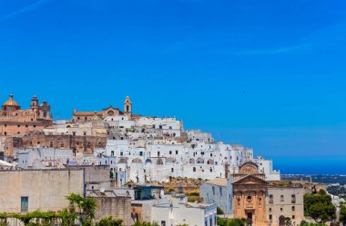 Puglia 'daki Ostuni şehri, İtalya' nın güneyi.