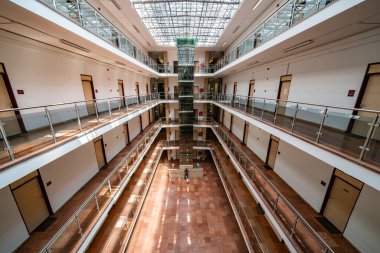 Modern binanın içi çok güzel.