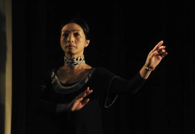 BUDAPEST, HUNGARY - 7 Ekim 2010 'da Macaristan' ın Budapeşte kentinde bulunan Müzik Akademisi 'nin sahnesindeki Ses Göç Konseri' nde Japon aktris..