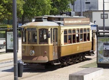 Tren Berlin, Almanya 'da popüler bir turistik dönüm noktasıdır.