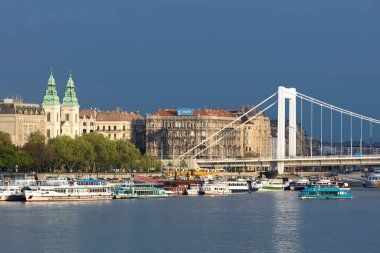 Budapeşte 'deki Tuna Nehri manzarası