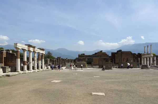 Vue Sur Les Ruines Temple Grec Antique Dans Ville Rome — Photo