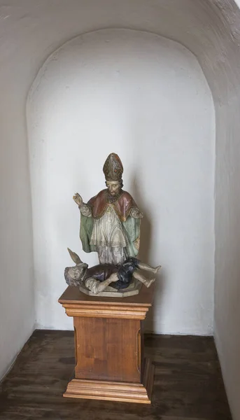 Statue Einer Jungen Frau Einer Kirche — Stockfoto