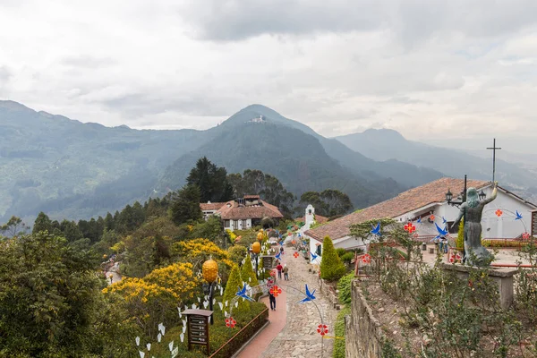 Bogota Colombia Octubre 2015 Gente Visita Colina Montserrate Bogotá Ciudad —  Fotos de Stock