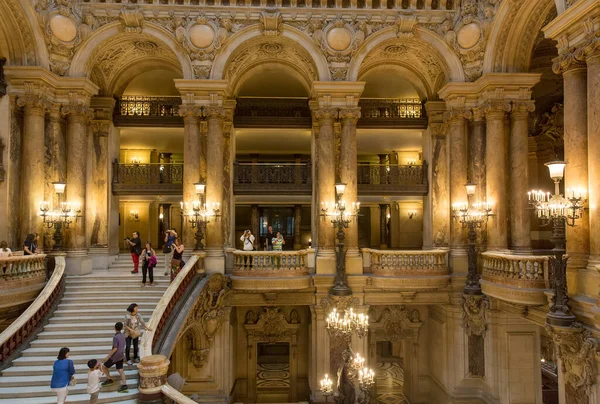 7月30日 オペラ パリのインテリアビュー ガルニエは 7月30日にパリで展示されています 1861年から1875年にかけてパリ オペラ座のために建てられた — ストック写真