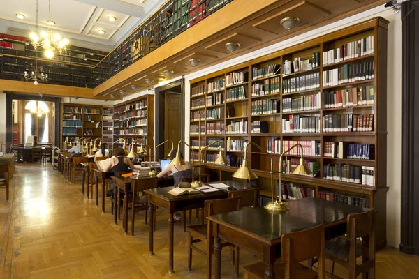 Interior Uma Moderna Biblioteca Escolar — Fotografia de Stock