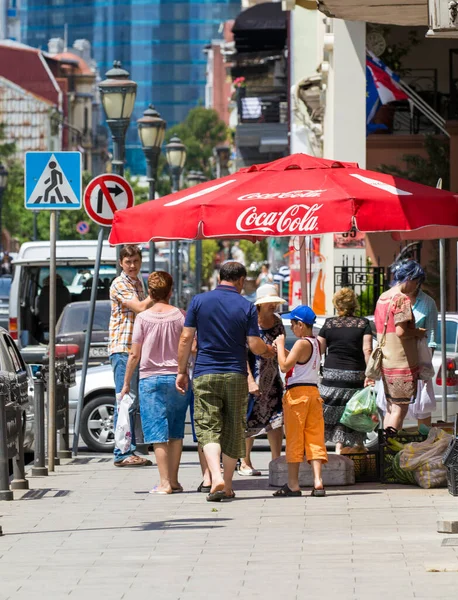 Batumi Georgia Julho 2015 Pessoas Não Identificadas Andando Centro Batumi — Fotografia de Stock