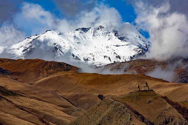 Gergeti Dreifaltigkeitskirche Kazbegi Georgien — Stockfoto