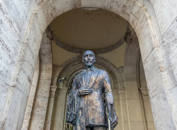 Statue Dans Vieux Bâtiment Ville Européenne — Photo