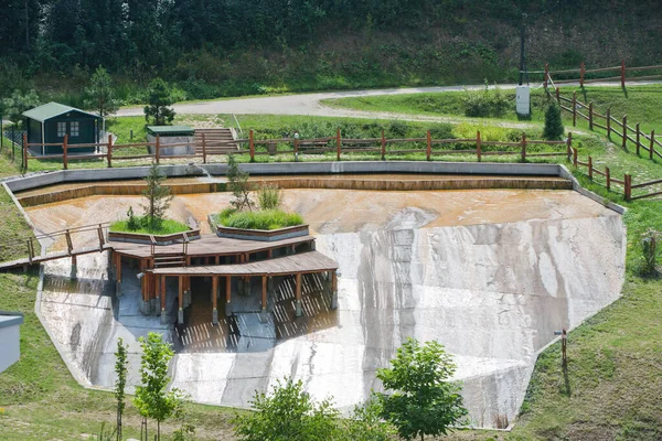 EGERSZALOK, HUNGARY - 17 Ağustos 2010: ünlü Tuz Tepesi. Egerszalok Macaristan 'ın kuzeydoğusundaki Heves County' de bulunan açık hava spa ve köy (nüfusu 2,311)..
