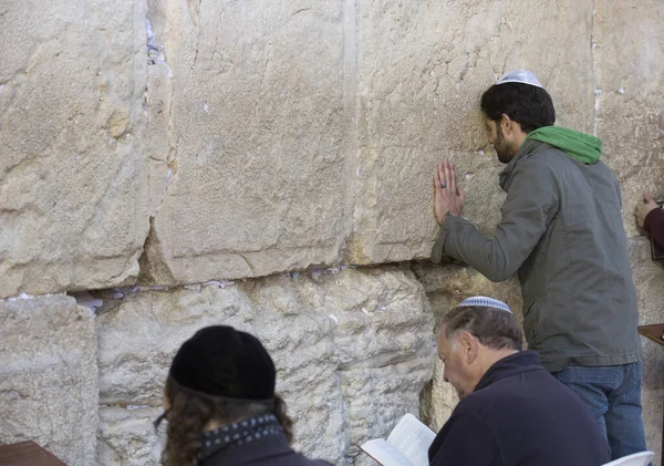 Man Woman Praying Old City — Stock Photo, Image