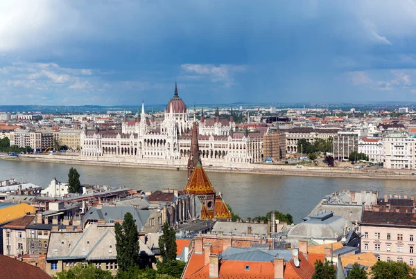 Över Budapest Och Danube Floden — Stockfoto