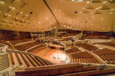 Tarihi binadaki konser salonu.