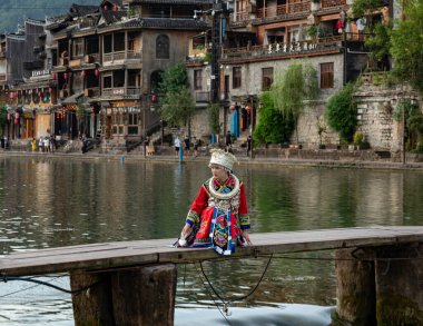 Nehirli geleneksel Çin kenti