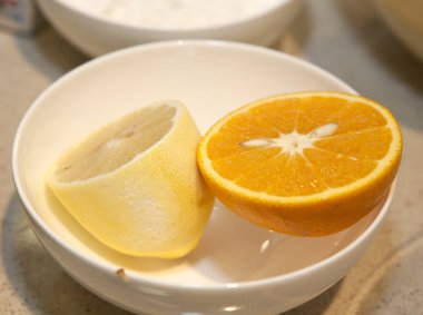 Taze limon ve meyve suyu.