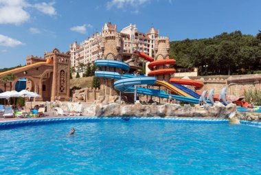 ELENITE, BULGARIA - 16 Temmuz 2016: Elenite Holiday Village 'daki Aqua parkı, Elenite' nin sadece 10 km kuzeyinde, Burgaz 'ın 30 km kuzeyinde yer alıyor. Holiday Village şık villalar ve otel odaları sunuyor..