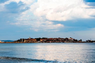 NESSEBAR, BULGARIA - 20 Temmuz 2016: Eski Nessebar kasabası. Antik Nessebar kenti UNESCO 'nun dünya mirası sahası.