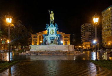 BATUMI, GEORGIA - 15 Ekim 2014: Batumi 'de geceleri öğretmenlik yapan. 190.000 kişilik nüfusuyla Batumi önemli bir liman ve ticaret merkezi olarak hizmet vermektedir..