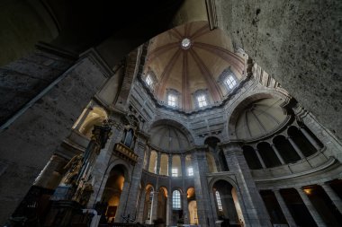 Milan, İtalya - 22 Ekim 2019: Milano, Lombardiya 'daki San Lorenzo Maggiore Kilisesi.