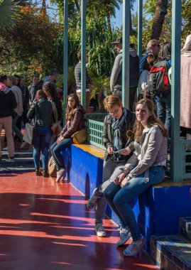 Şehirdeki bir grup insan