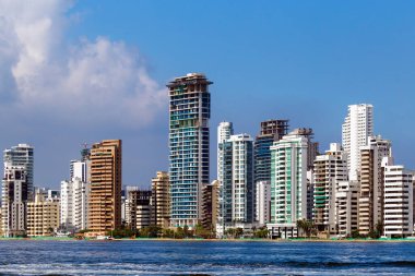 Cartagena 'nın yeni bölümü. Kolombiya 'nın en büyük beşinci şehri ve Barranquilla' dan sonra bölgenin en büyük ikinci şehridir..
