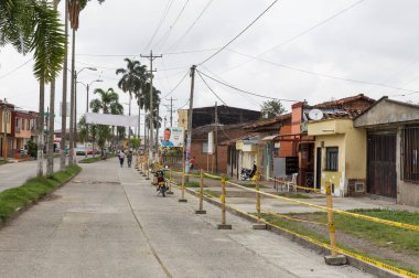 Salento, KOLOMBIA - 25 Ekim 2015 Salento yakınlarındaki küçük bir köy. Salento, Kolombiya 'nın Zona Cafetera bölgesinde, Quindao departmanında sakin bir kasabadır..