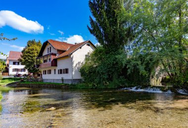 Hırvatistan 'ın Plitvice kentindeki eski kentin manzarası