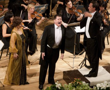 BUDAPEST, HUNGARY - 18 Eylül 2011 'de Macaristan' ın Budapeşte kentinde, ElTE Üniversitesi 'nin sahnesinde Macar Devlet Operası' nda konser.