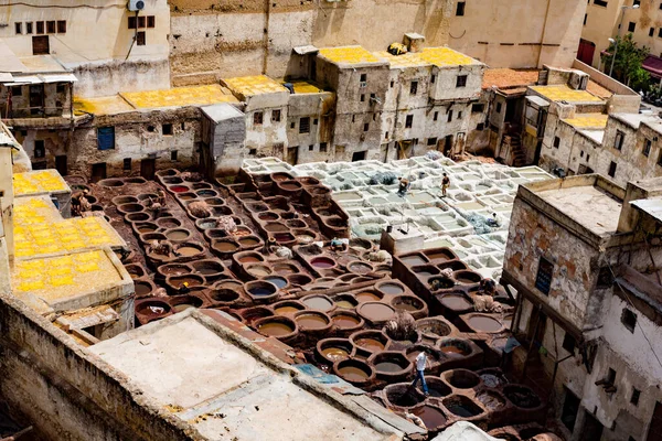 Fez Marrocos Julho 2014 Tradicional Souk Curtume Fez Marrocos — Fotografia de Stock