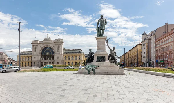 ブダペスト ハンガリー 2016年6月16日 ブダペストのケレティ駅のファサード ケレティは東鉄道駅で 1884年に開業し ヨーロッパ最大の駅の一つです — ストック写真