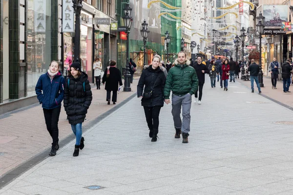 Pessoas Andando Cidade — Fotografia de Stock