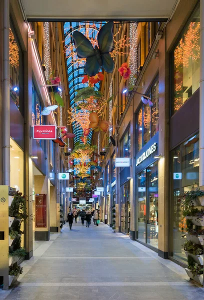 欧洲城市的现代购物中心 — 图库照片