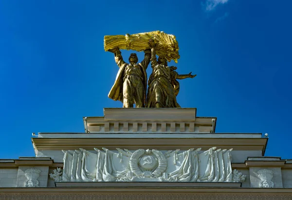 Escultura Estátua Salvador Telhado Palácio Cristo Berlim Alemanha — Fotografia de Stock