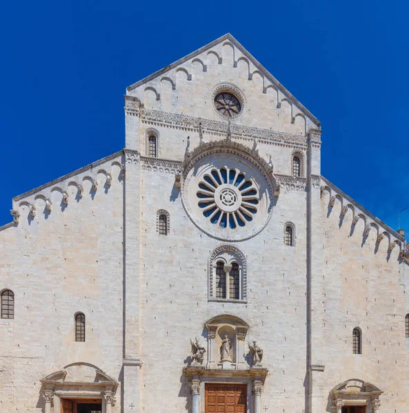 イタリアのバーリ 2017年6月4日 1087年から1197年の間に建設された聖ニコラス大聖堂 ヨーロッパやキリスト教世界において宗教的意義は大きい — ストック写真