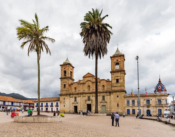 Zipaquira コロンビア 2015年10月22日 ジパキアのメイン広場 町は主に塩の大聖堂 トンネル内の塩鉱床の中に建てられた地下教会で知られています — ストック写真