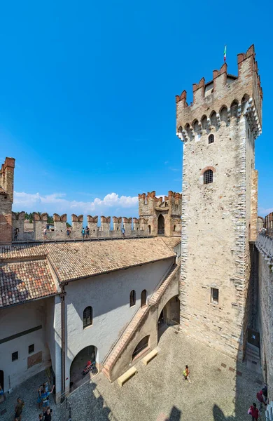 Sirmione Itália Julho 2018 Castelo Scaliger Século Xiii Sirmione Lago — Fotografia de Stock