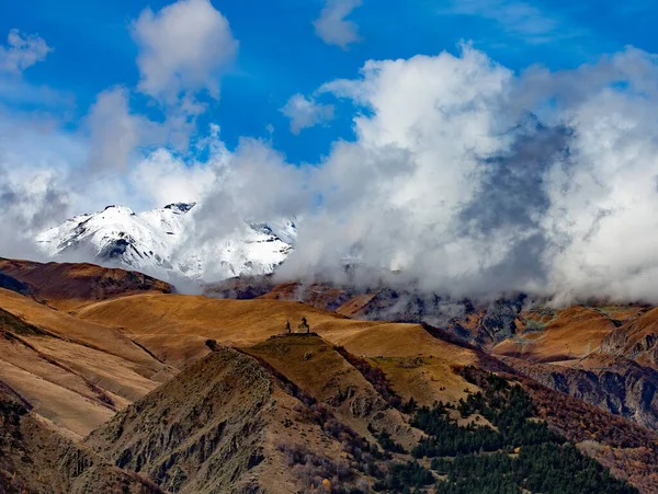 Iglesia Gergeti Trinity Kazbegi Georgia — Foto de Stock