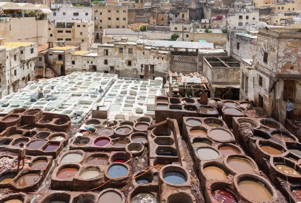 Fez Marrocos Julho 2014 Tradicional Souk Curtume Fez Marrocos — Fotografia de Stock