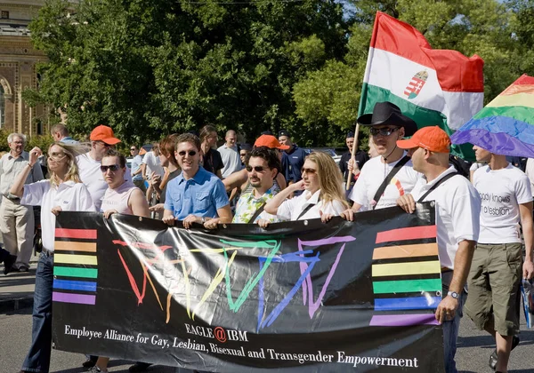 2017年7月8日 身份不明的人参加了第22届布达佩斯同志骄傲游行 以支持Lgbt权利 — 图库照片