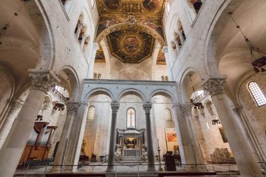 Bari, İtalya - 4 Haziran 2017: Saint Nicholas Bazilikası 1087 ve 1197 yılları arasında inşa edilmiştir. Avrupa ve Hristiyan dünyasında geniş bir dini öneme sahiptir..