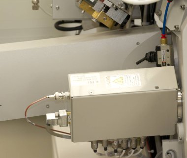 Budapeşte, Macaristan - 25 Mayıs 2011: ELTE Üniversitesi, Budapeşte 'de çalışan elektron mikroskobu.