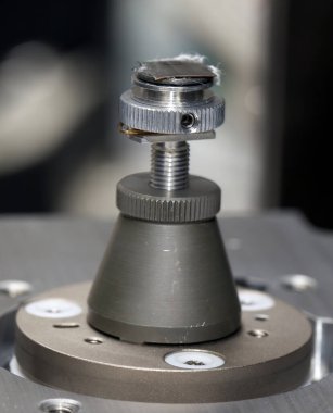 Budapeşte, Macaristan - 25 Mayıs 2011: ELTE Üniversitesi, Budapeşte 'de çalışan elektron mikroskobu.