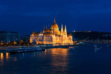 Budapeşte 'deki Macar parlamentosuna bakış