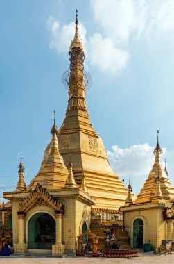 Budist tapınağındaki altın pagoda, Nepal