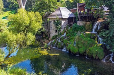 Nehir kenarındaki güzel köy
