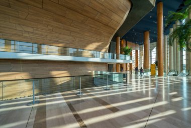 BUDAPEST, HUNGARY - 20 Mayıs 2018: Çağdaş Sanat Sarayı 'nın (MUPA) içi. MUPA, Budapeşte 'nin en popüler müzik salonu ve kültür merkezidir.