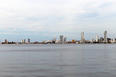 CARTAGENA, COLOMBIA - 29 Ekim 2015: Cartagena 'nın yeni bölümü. Kolombiya 'nın en büyük beşinci şehri ve Barranquilla' dan sonra bölgenin en büyük ikinci şehridir..