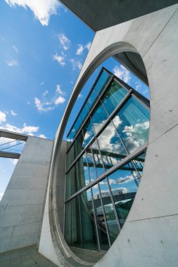 Berlin 'deki modern cam bina.