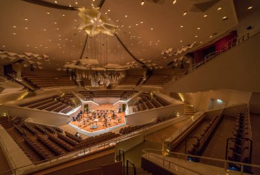 Tarihi binadaki konser salonu.